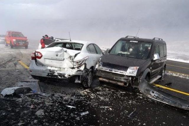 Kayseri'de Tipide Zincirleme Kaza: 15 Yaralı