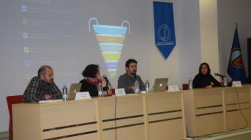 Anadolu &Uuml;niversitesinde &rsquo;dijital Yaşamda &Ccedil;ocuğun Esenliğinin Sağlanması&rsquo; Konulu Panel D&uuml;zenlendi