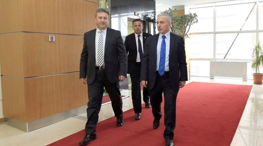 Vali Kam&ccedil;ı Talas&rsquo;ta