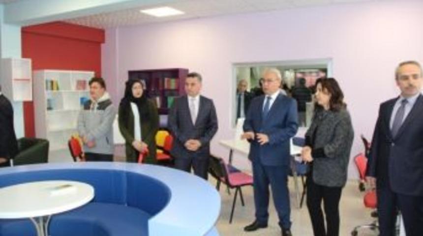 Şehit Polislerin Adları K&uuml;t&uuml;phanede Yaşatılıyor