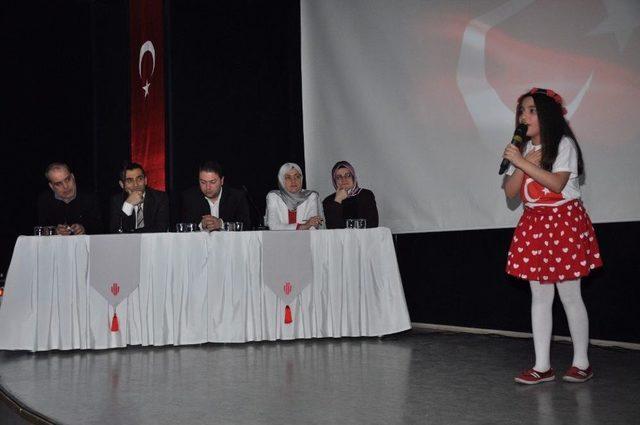 Çocuklar İstiklal Marşı’nı En Güzel Şekilde Okumak İçin Yarıştı