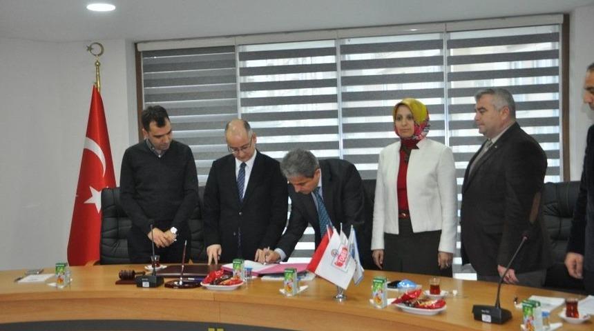 Boz&uuml;y&uuml;k&rsquo;te Okul-sanayi İş Birliği Protokol&uuml; İmzalandı