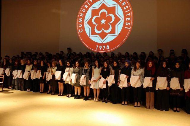 Cü Tıp Fakültesi Öğrencileri Beyaz Önlük Giydi