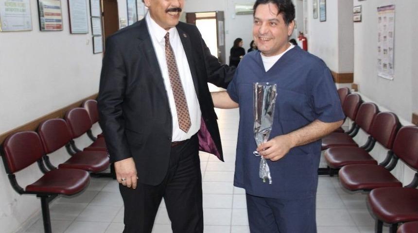 Karpuzlu Belediye Başkanı Tuğrul Ozan, Sağlık&ccedil;ıların Bayramını Kutladı