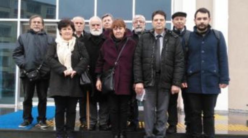 Atat&uuml;rk'&uuml;n Fotoğrafı &Uuml;zerine Cumhurbaşkanı'nın Fotoğrafını Monte Eden &Ccedil;alışan Hakkında Inceleme (2)