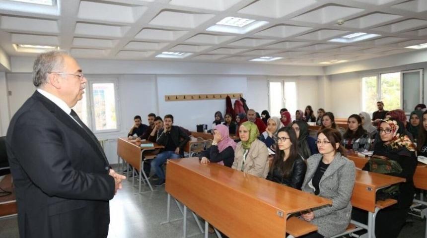 Belediye Başkanı Kutlu Geleceğin Öğretmenlerine Ders Verdi