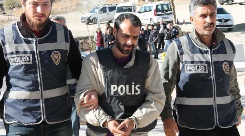 "yapma Yapma" Diye Yalvaran Karısını &Ouml;ld&uuml;rm&uuml;ş