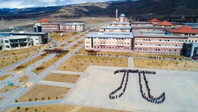 Erzincan'da 200 Üniversiteli 'pi' Yazdı