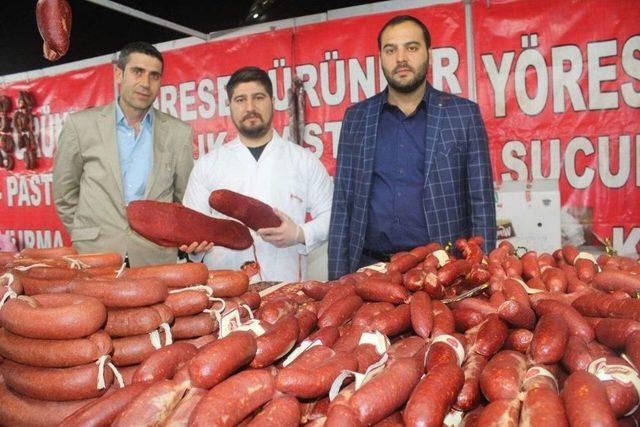 Yöresel Ürünler Pazarı Açıldı