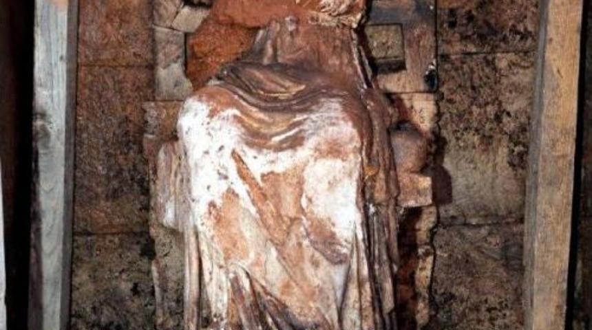 2 Bin 100 Yıllık Kibele Heykelinin Bulunduğu Kalede Taşocağı Tepkisi