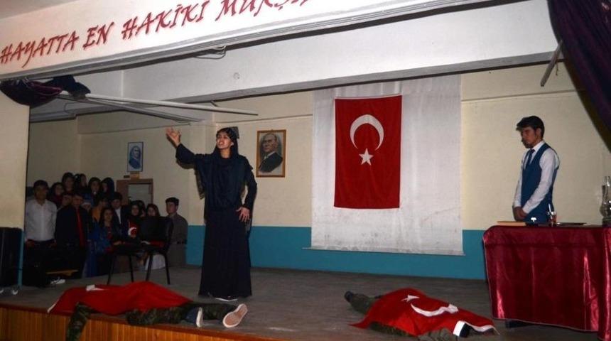 İstiklal Marşının Kabul&uuml; Selendi&rsquo;de Kutlandı