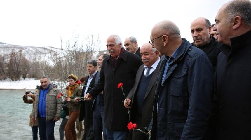 Tunceli&rsquo;de Munzur&rsquo;a Karanfil Bırakıldı