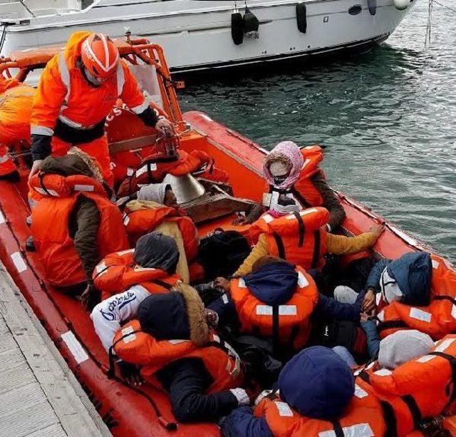 Çeşme Açıklarında 56 Kaçak Yakalandı