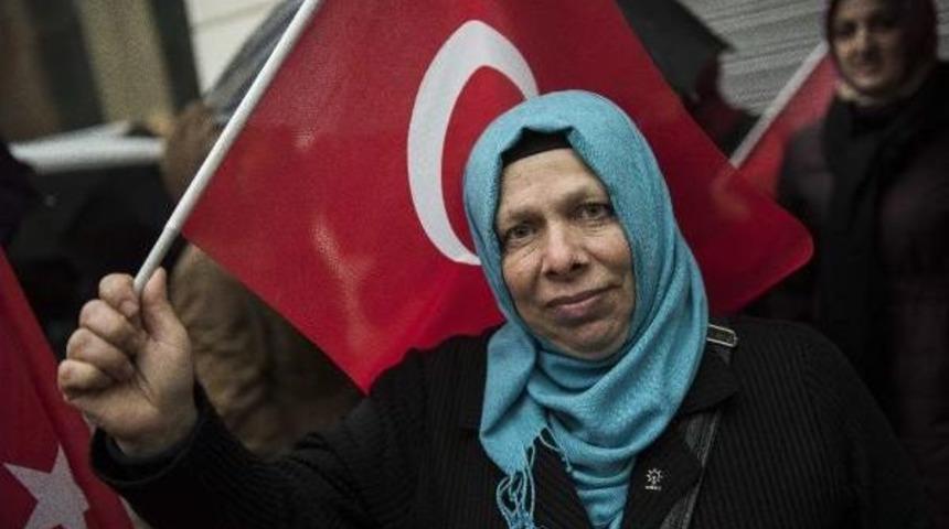 Kadınlar'dan Hollanda Protestosu