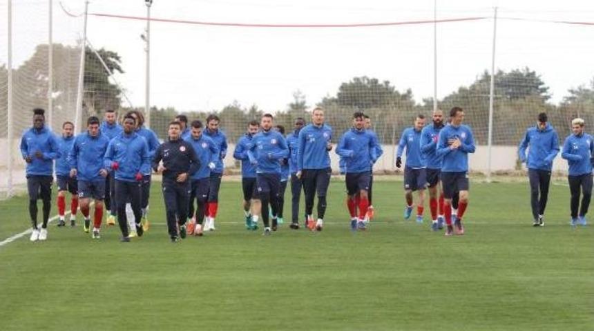 Rıza &Ccedil;alımbay: Beşiktaş T&uuml;rkiye'nin En Iyi Takımı