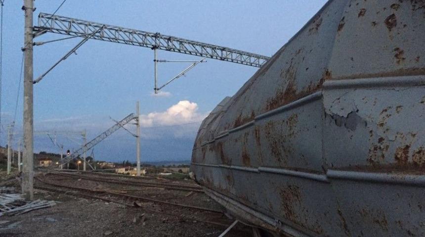 Vagonları Çeken Araç Devrildi: 3 Ölü