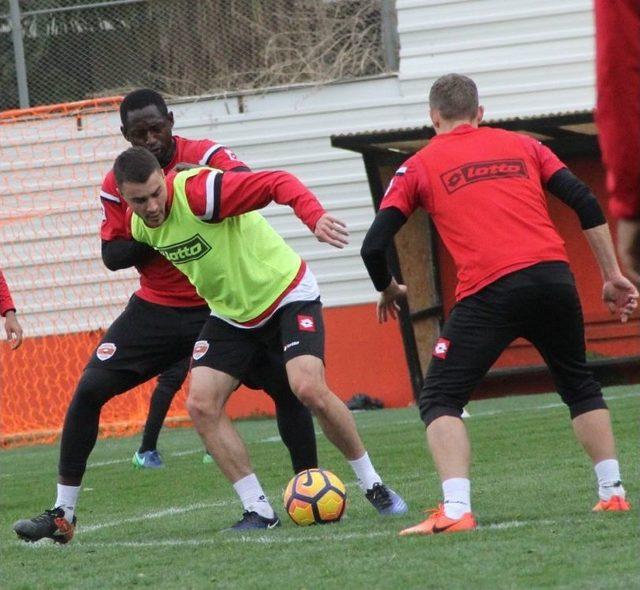 Adanaspor’da Akhisar Belediyespor Maçı Hazırlıkları Sürüyor