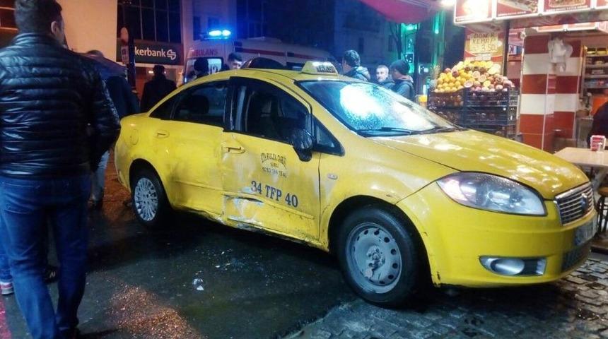 Fatih&rsquo;te Tramvay Taksiye &Ccedil;arptı: 4 Yaralı