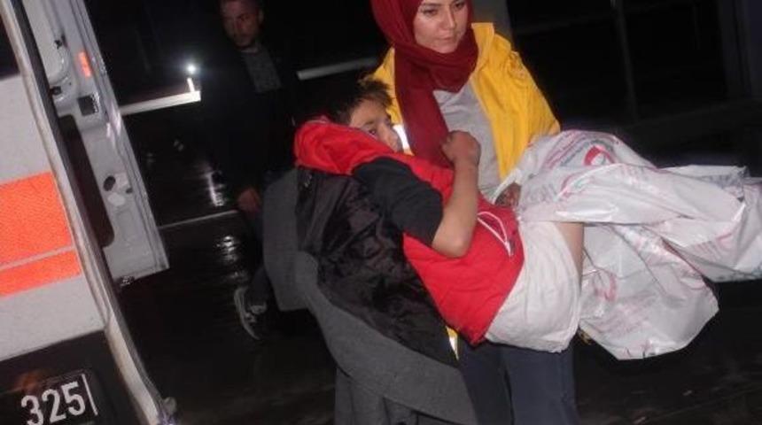 Sobaya D&ouml;k&uuml;len Benzin Bomba Gibi Patladı: 3 Yaralı