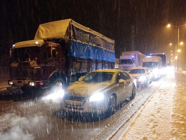 Çorum-samsun Karayolu Trafiğe Kapandı