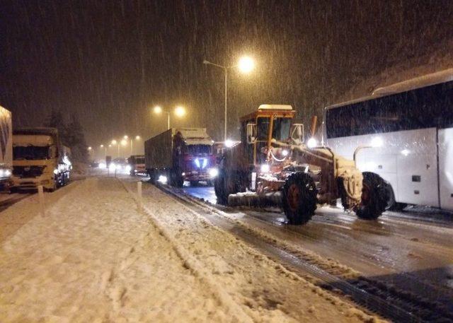 Çorum-samsun Karayolu Trafiğe Kapandı