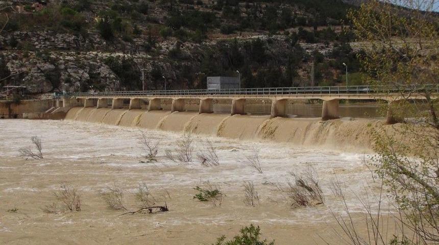 Silifke&rsquo;de G&ouml;ksu Irmağının Debisi Y&uuml;kseldi, Bin 109 Dekar Alan Zarar G&ouml;rd&uuml;