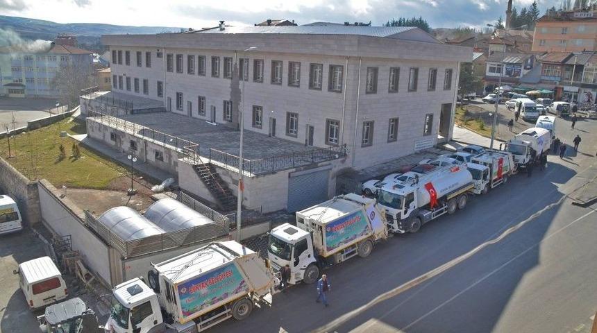 B&uuml;nyan Belediyesi Hibe Olarak Alınan Ara&ccedil;ları Tanıttı