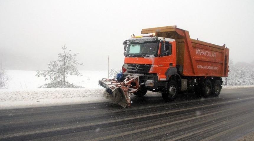 Bolu Dağı&rsquo;nda Kar Yağışı Ve Sis Ulaşımı Yavaşlattı