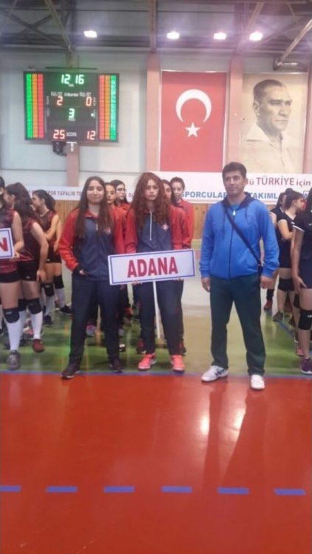 Adana Lokman Hekim Anadolu Lisesi Voleybol Kız Takımı Yarı Finaline Çıkmaya Hak Kazandı