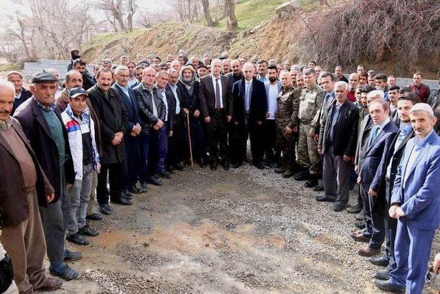 Vali Toprak’a Türk Bayraklı Karşılama