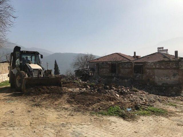 Bursa’da Metruk Binalar Yıkılıyor