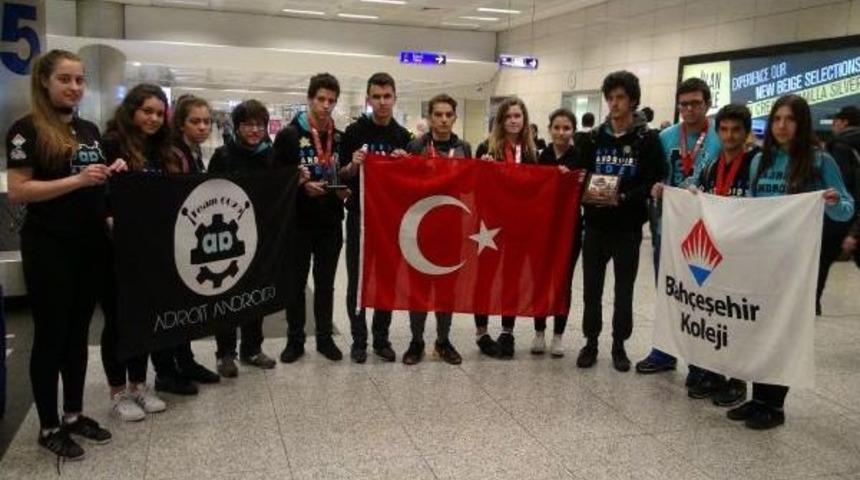 T&uuml;rk Mucitler Abd&rsquo;Den Ilham Veren M&uuml;hendislik &Ouml;d&uuml;l&uuml; Ile D&ouml;nd&uuml;