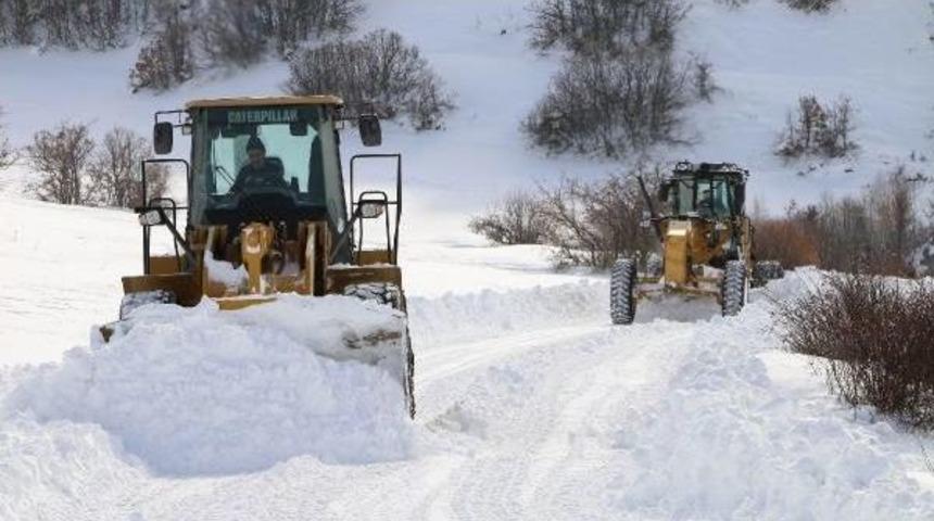 Erzincan'da 103 Köy Yolu Kardan Ulaşıma Kapandı