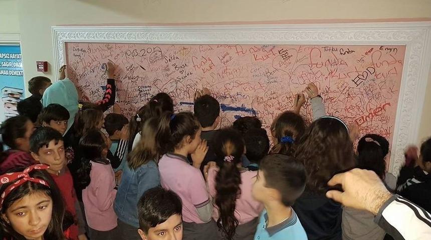 Okulda &ldquo;d&uuml;ş&uuml;nceni D&ouml;k Duvarı&rdquo;