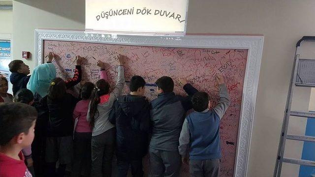 Okulda “düşünceni Dök Duvarı”