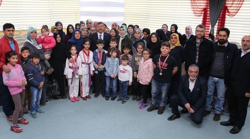 Başkan Karabacak, Minik Tekvandocuları Makamında Ağırladı