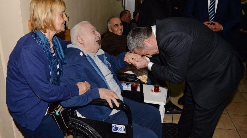 İstanbul Emniyet M&uuml;d&uuml;r&uuml; &Ccedil;alışkan&rsquo;dan Huzurevine Ziyaret