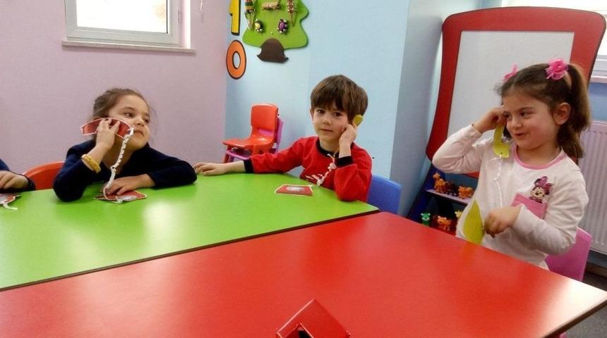 Nezaket Okulunda &Ouml;ğrencilere Konuşma Adabı Dersi