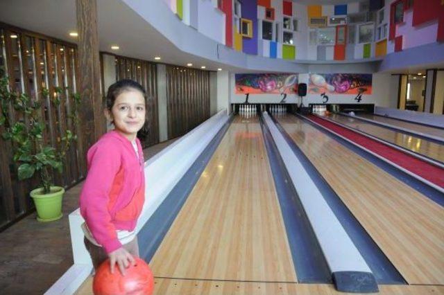 Özlam Öğretmen,başarılı Öğrencilerini Bowling Ile Ödüllendirdi