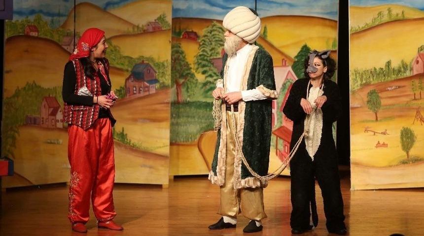 Nasrettin Hoca Ve S&uuml;rmeli&rsquo;nin Maceraları Sahnede