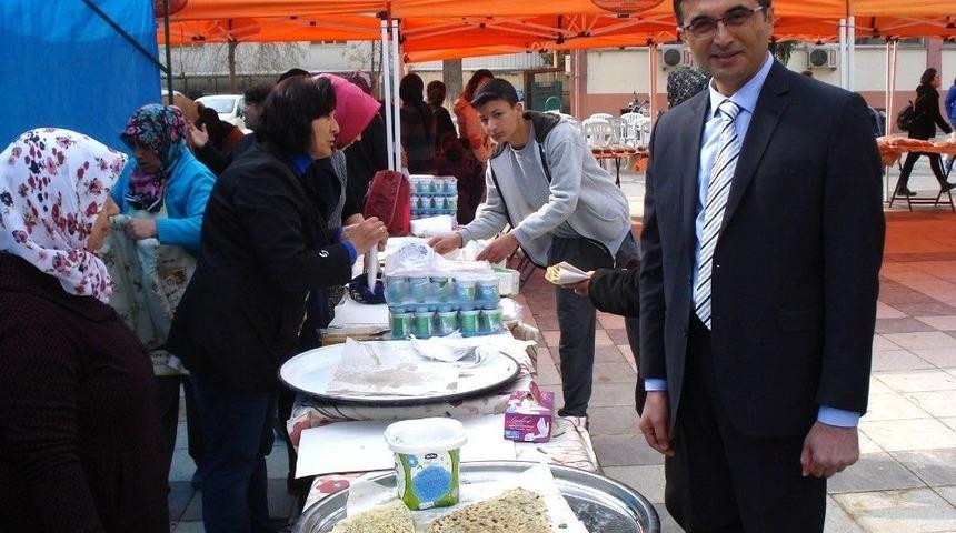 Veliler Okul İ&ccedil;in El Ele Verdi