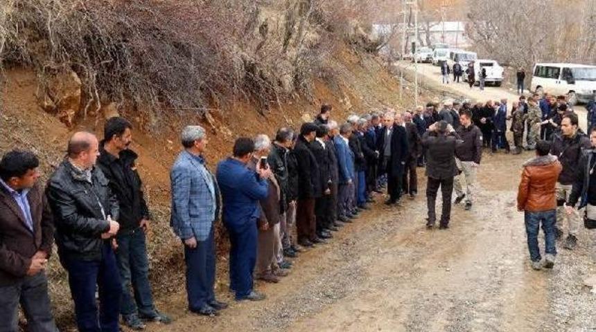 Durankayalılar, Vali Toprak'ı T&uuml;rk Bayraklarıyla Karşıladı