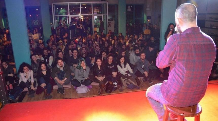 Alpay Erdem, Alternatif Sahne&rsquo;de Gen&ccedil;leri Kahkahaya Boğdu