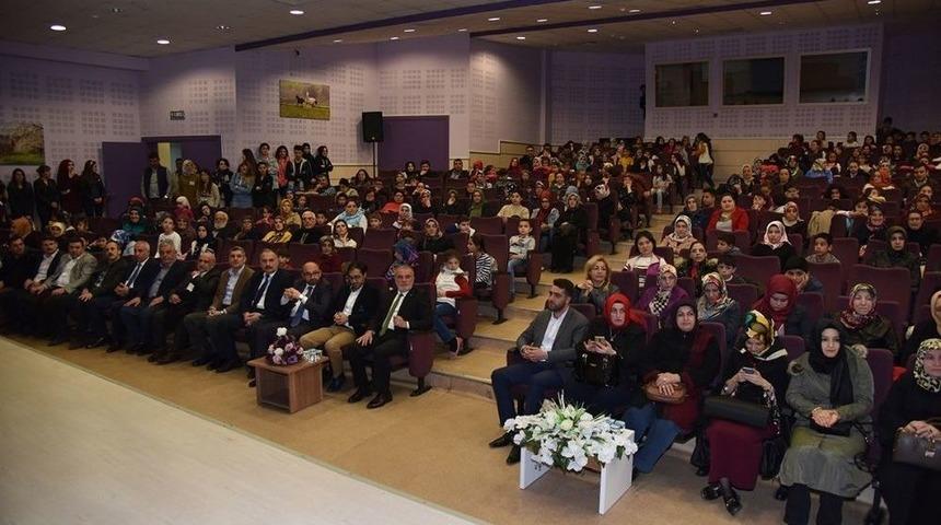 Kartepe&rsquo;de "&ccedil;ocuk Ve Ekran" Adlı Seminere Yoğun İlgi