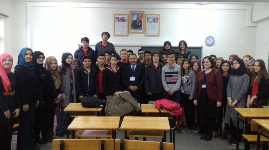 Liseli &Ouml;ğrenciler Kariyerleri İ&ccedil;in Meslekleri Tanıdı