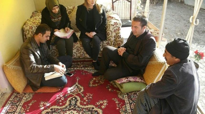 Edremit Belediyesinin Ev Ziyaretleri Devam Ediyor