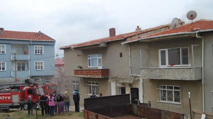 Patlayan Buzdolabı Evi Yaktı