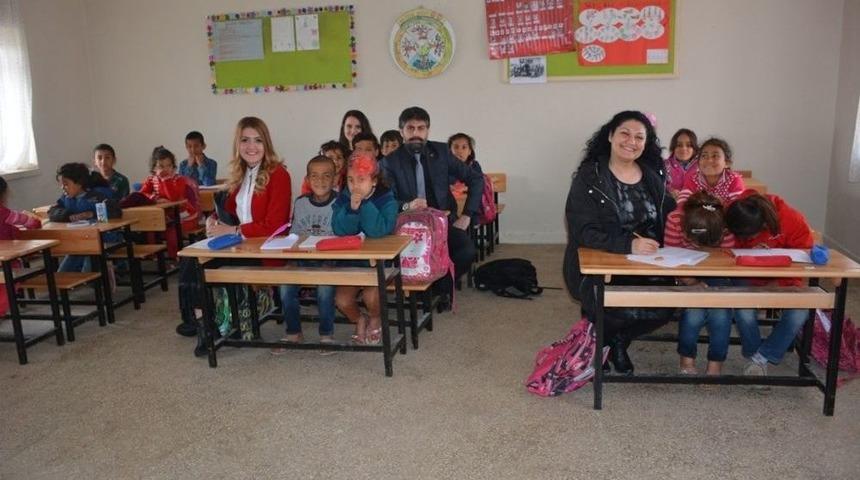 Şanlıurfa Kırsalındaki Okula Kırtasiye Yardımı