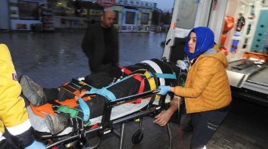 &Ccedil;orum'da Yoğun Kar Yağışı Trafiği Fel&ccedil; Etti