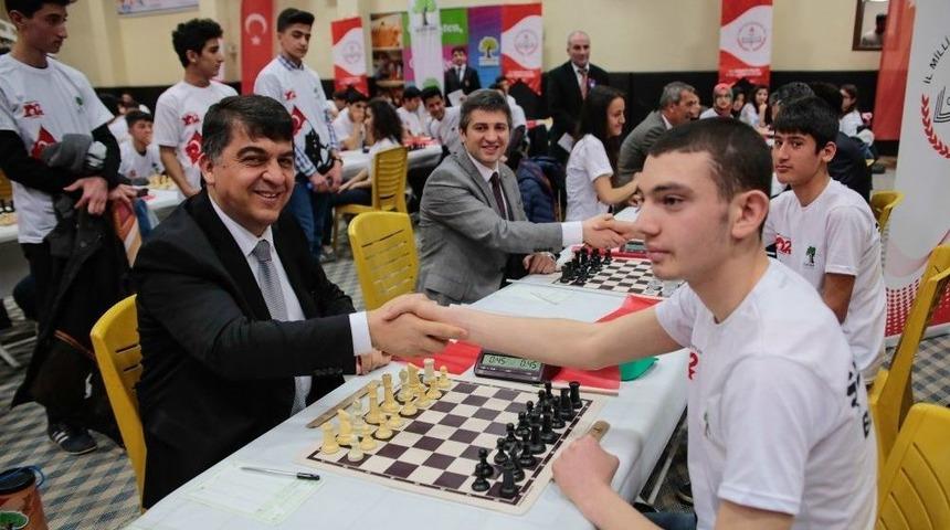 &Ccedil;anakkale Şehitleri Anısına Satran&ccedil; Turnuvası D&uuml;zenlendi